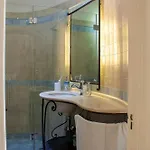 House With Jacuzzi Among Orchards In * チステルニーノ