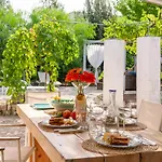 House With Jacuzzi Among Orchards In * Cisternino