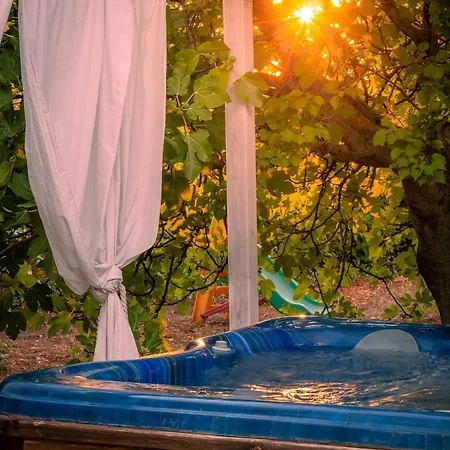 House With Jacuzzi Among Orchards In * Cisternino