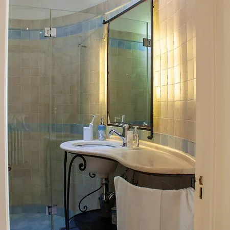 House With Jacuzzi Among Orchards In * Cisternino